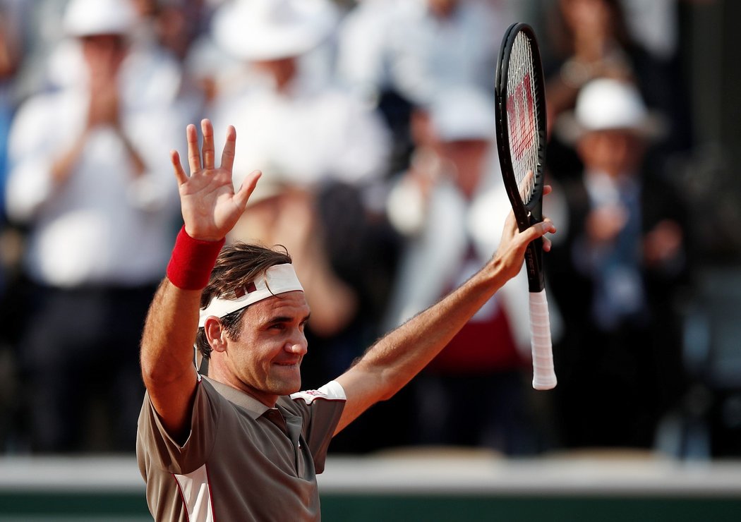 Legendární tenista Roger Federer postoupil do semifinále French Open přes krajana Stanislase Wawrinku