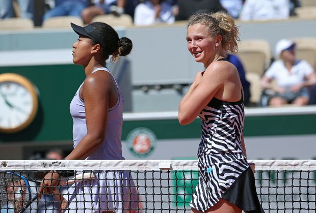 Kateřina Siniaková v roce 2019 porazila tehdejší světovou jedničku Naomi Ósakaovou Kateřina Siniaková v roce 2019 porazila tehdejší světovou jedničku Naomi Ósakaovou