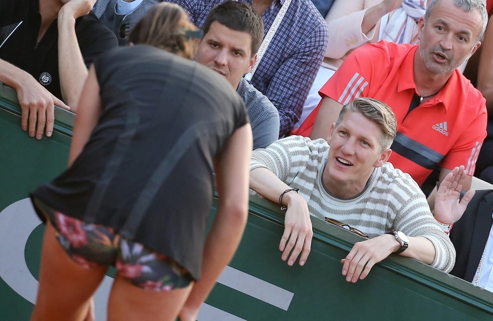 Německý fotbalista Bastian Schweinsteiger fandí srbské tenistce Aně Ivanovičové na French Open