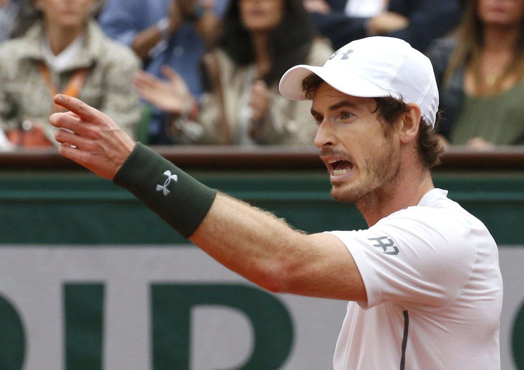 Andy Murray nebyl se svým úderem spokojen