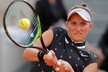 Markéta Vondroušová během čtvrtfinále French Open proti Petře Martičové