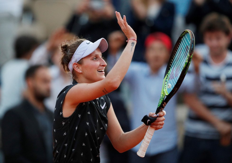 Markéta Vondroušová oslavuje postup do semifinále French Open