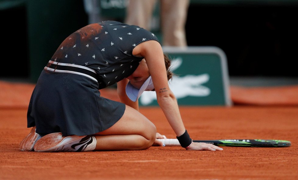 Vyčerpaná ale šťastná! Markéta Vondroušová po velké bitvě s Petrou Martičovou postoupila do semifinále French Open