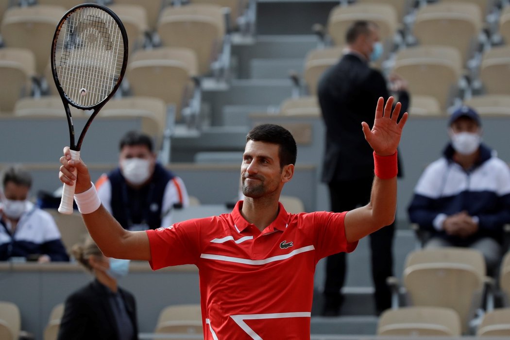 70. triumfem na French Open vyrovnal Novak Djokovič Švýcara Rogera Federera. Víc výher v Paříži už má jen Rafael Nadal (95)