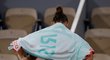 Česká tenistka Karolína Plíšková opouští kurt na French Open po vyřazení ve druhém kole