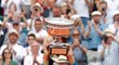 Španělský tenista Rafael Nadal převzal pojedenácté trofej pro vítěze French Open