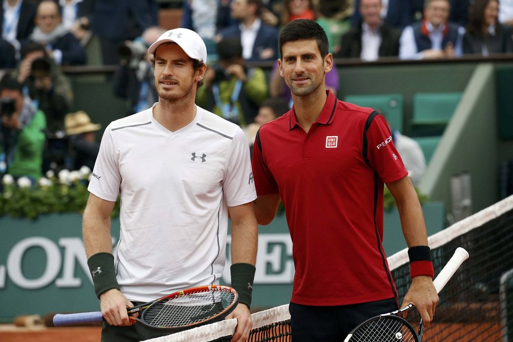 Andy Murray a Novak Djokovič na začátku finálového utkání