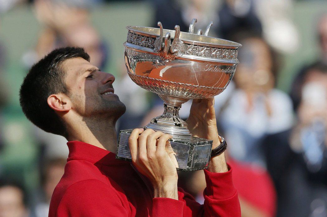 Šampion Novak Djokovič s pohárem