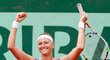 Petra Kvitová se raduje z vítězství a postupu do semifinále French Open