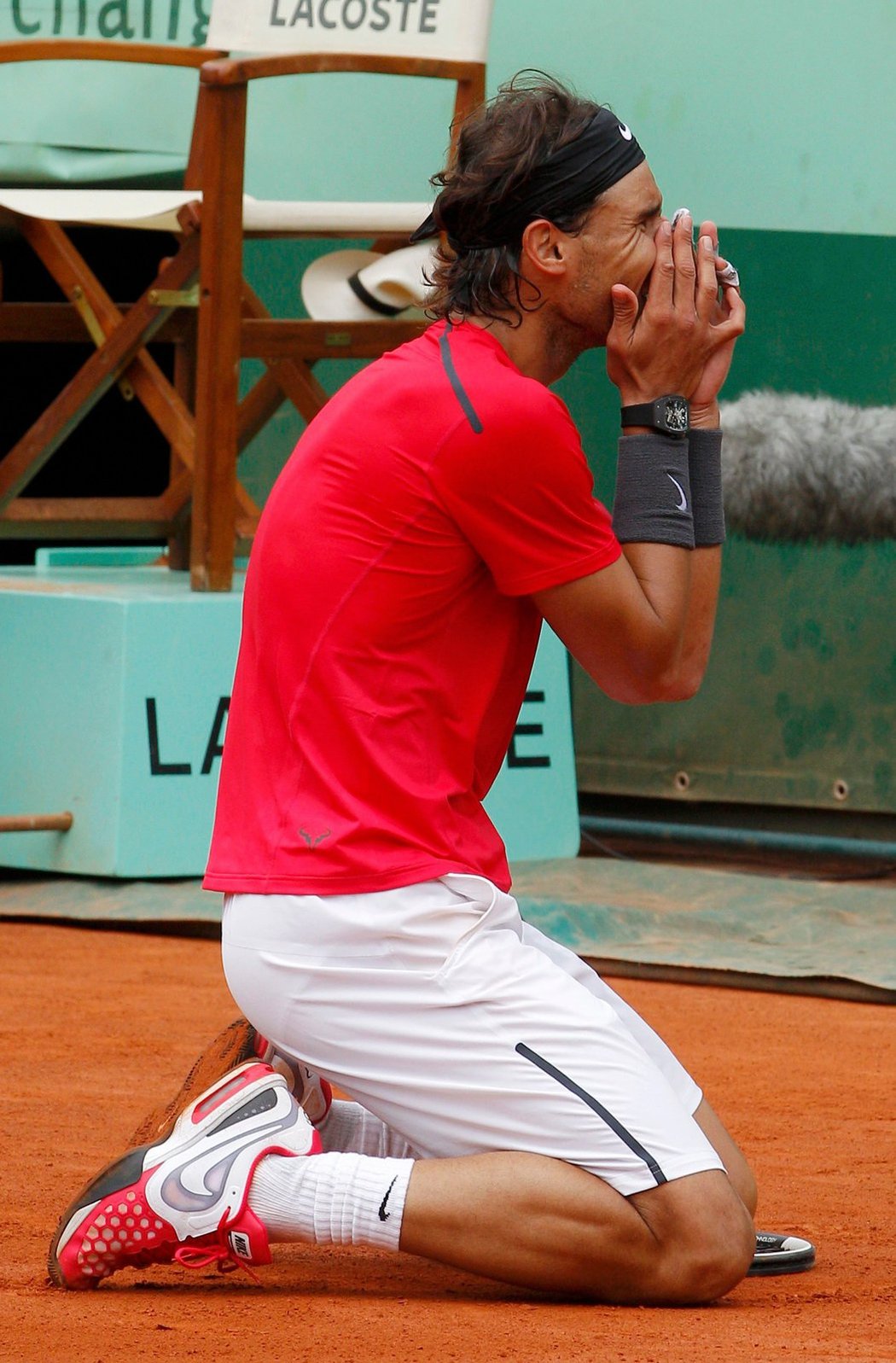 Chvíle absolutního štěstí. Rafael Nadal posedmé vyhrál French Open