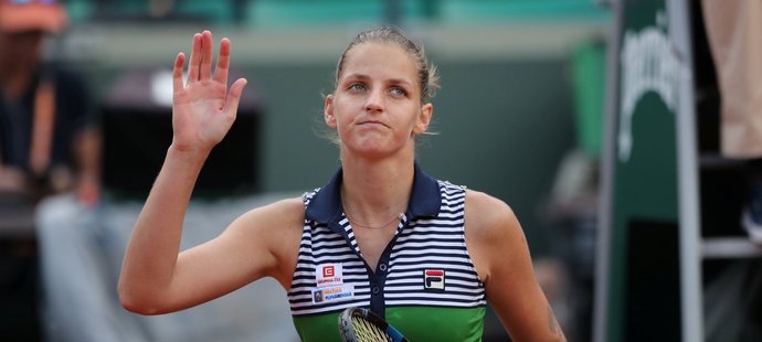 Karolína Plíšková děkuje fanouškům po postupu do čtvrtfinále tenisového French Open