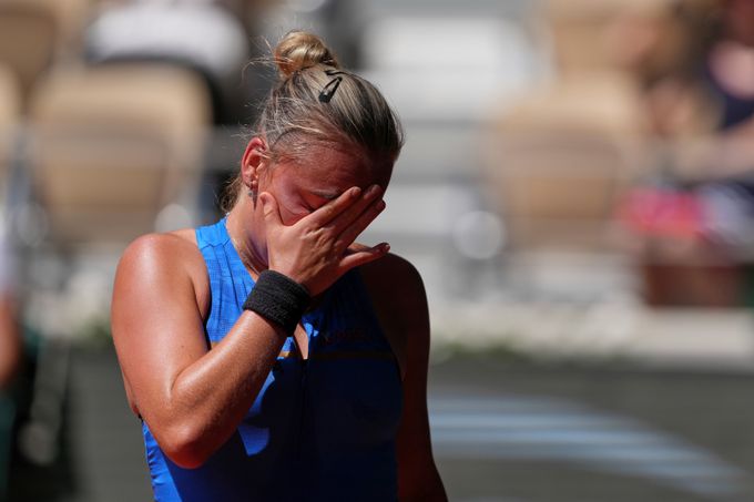 Roland Garros ONLINE: Bejlek podlehla Šwiatekové, Menšík v akci. Jak tenisté řeší vedra? Roland Garros ONLINE: Bejlek podlehla Šwiatekové, Menšík v akci. Jak tenisté řeší vedra?