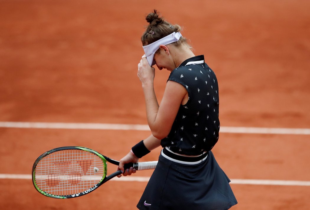 Česká tenistka Markéta Vondroušová porazila v semifinále French Open Britku Johannu Kontaovou 2:0 na sety a postupuje do finále