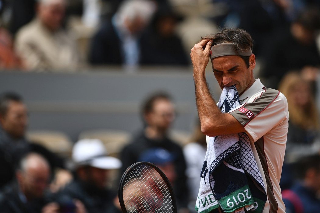 Roger Federer musel v semifinále Roland Garros překousnout další porážku od pařížského démona Rafaela Nadala