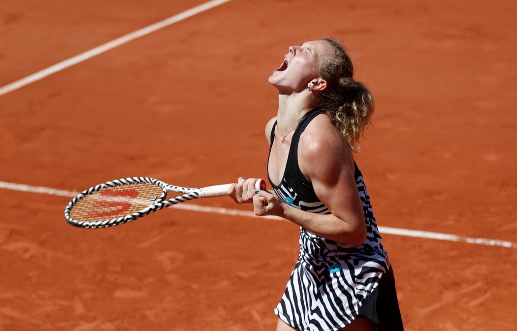 Kateřina Siniaková je v euforii. Ve 3. kole French Open vyřadila světovou jedničku Naomi Ósakaovou