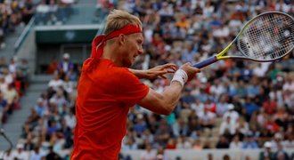 Kolář nadchl Paříž, tribuny řvaly jeho jméno. Tsitsipas z něj šílel