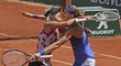 Vítězky French Open Bethanie Matteková-Sandsová a Lucie Šafářová