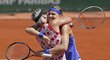 Vítězky French Open 2017 Bethanie Matteková-Sandsová a Lucie Šafářová