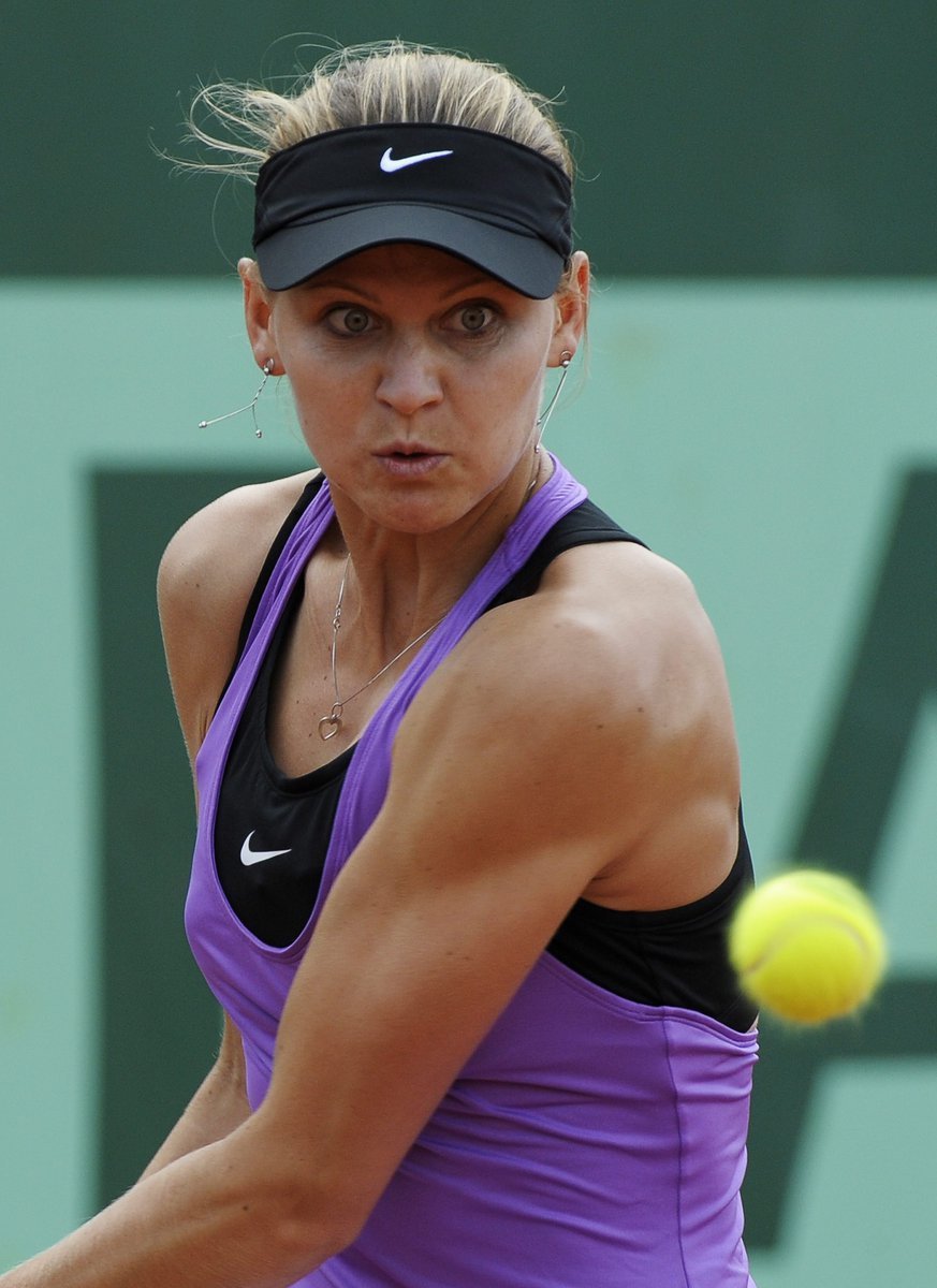 Lucie Šafářováý jako jediná z českých tenistů postupuje z nedělních dvouher do druhého kola French Open