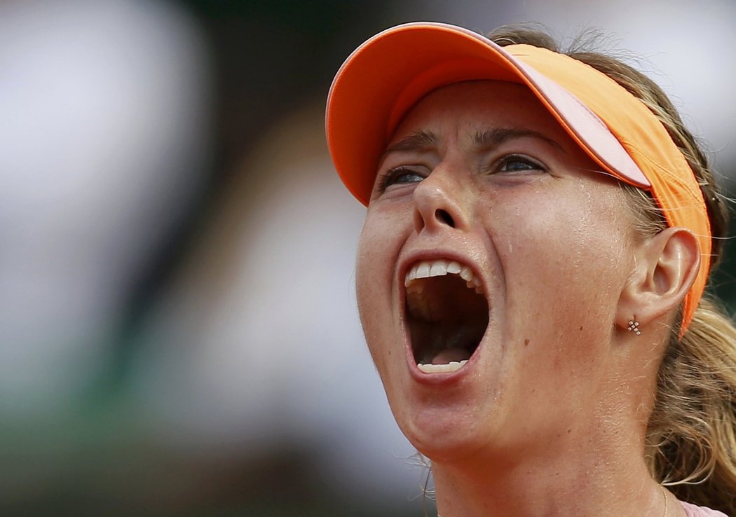 Vítězství! Maria Šarapovová zvítězila ve finále French Open nad Simonou Halepovou a získala tak svůj pátý grandslamový titul