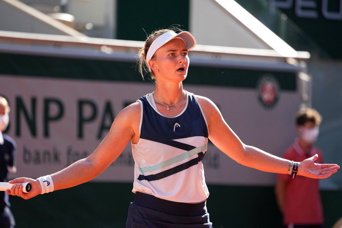 Barbora Krejčíková se diví během semifinále French Open