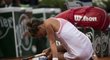Česká tenistka Barbora Strýcová dřela na French Open, vyhrála i senzační výměnu vsedě, ale nakonec duel s Polkou Radwaňskou prohrála.