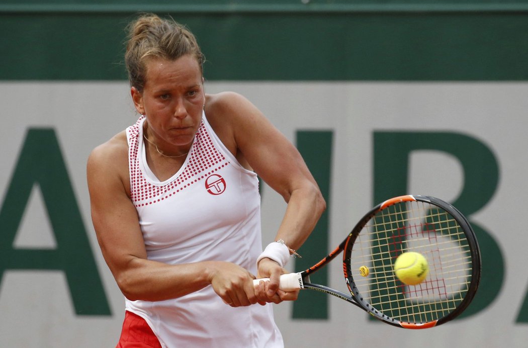 Česká tenistka Barbora Strýcová v duelu French Open proti Polce Radwaňské.