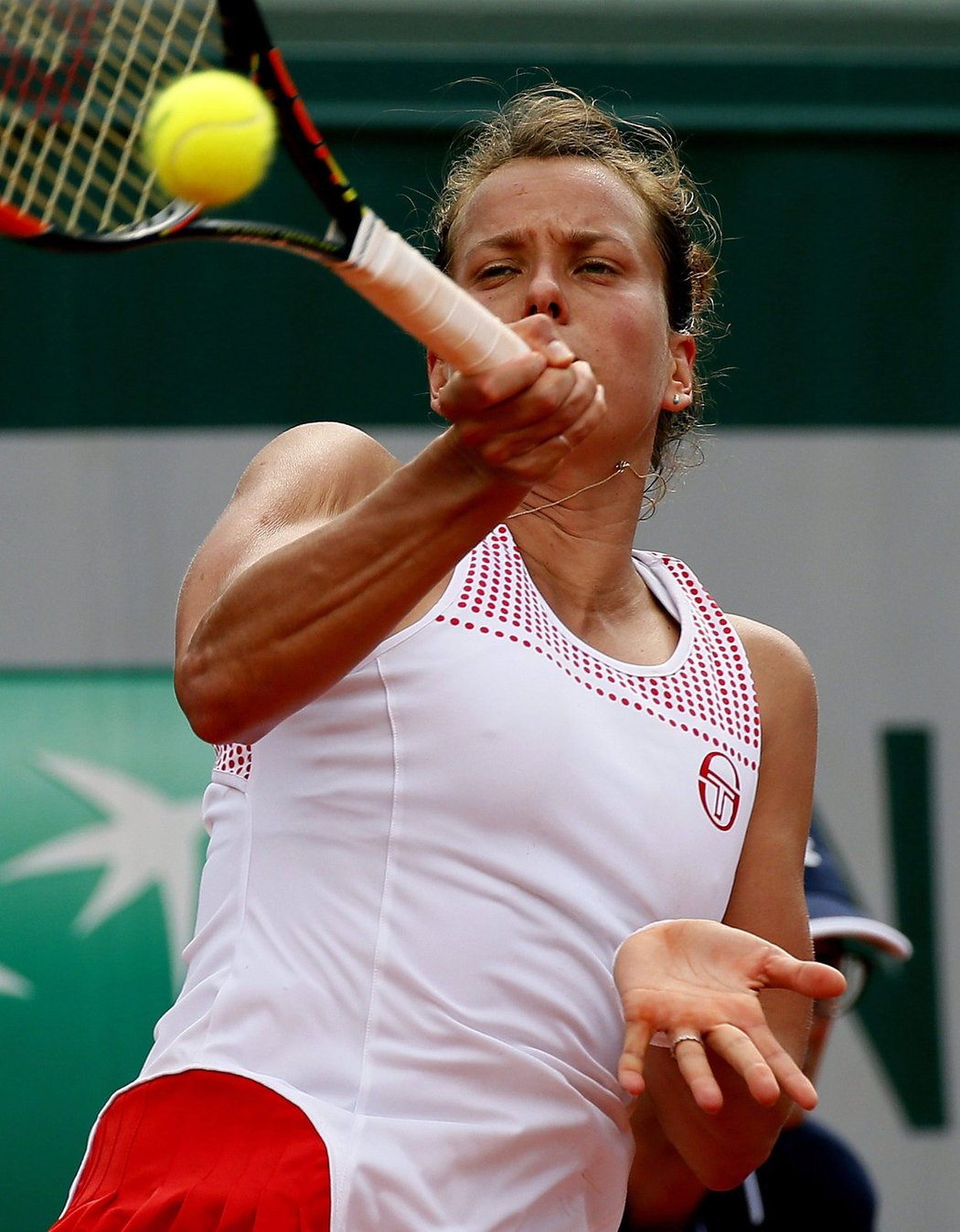 Barbora Strýcová jela na French Open naplno. Odmakala i bitvu proti Polce Radwaňské, zápas prohrála 1:2.