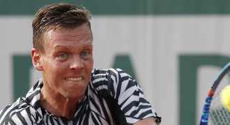 Berdych musel otáčet, ale je v osmifinále. Štěpánek slavil v deblu