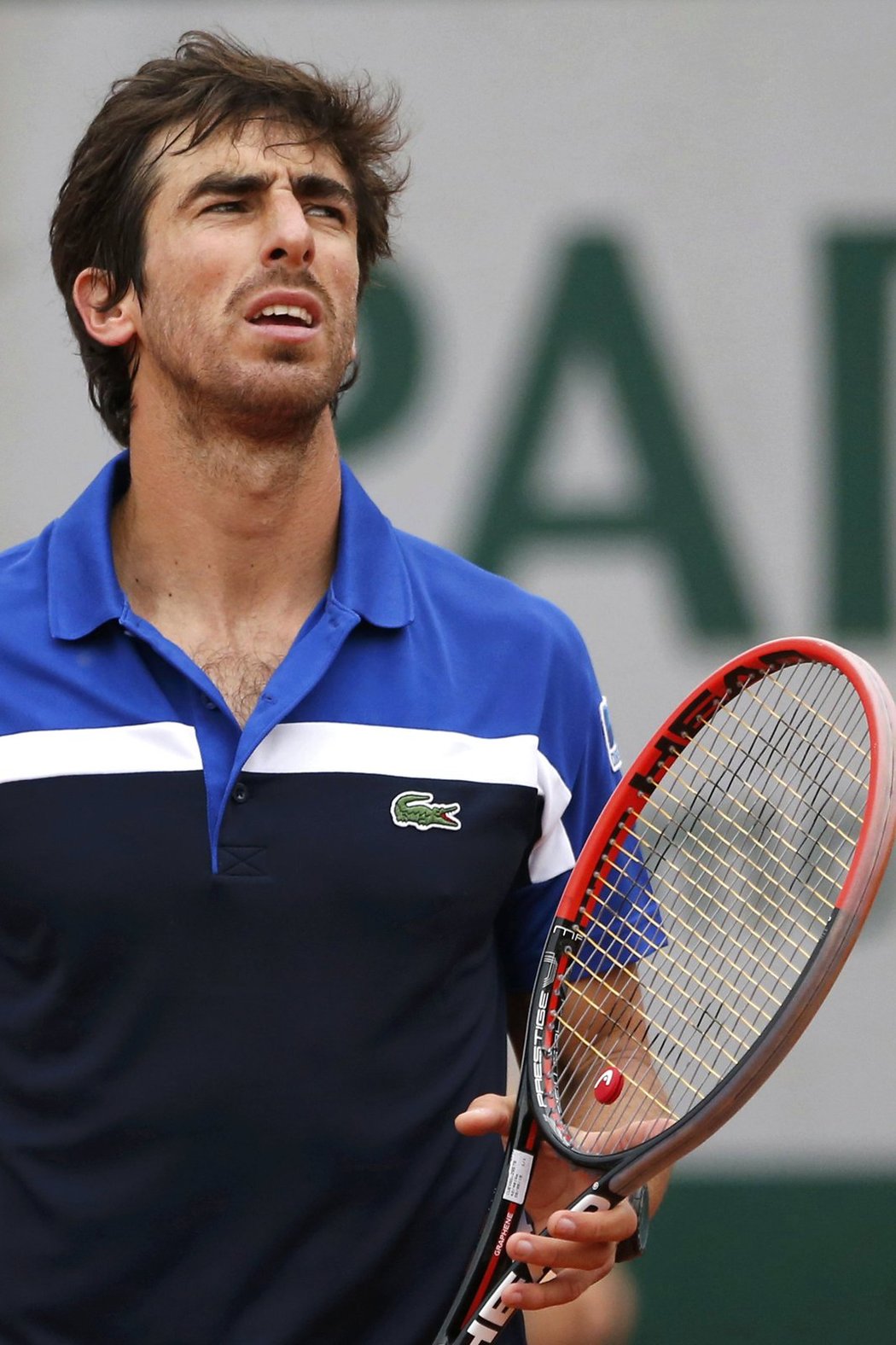 Uruguayský tenista Pablo Cuevas v zápase třetího kola French Open proti Tomáši Berdychovi