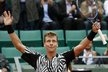 Tomáš Berdych se raduje po postupu do čtvrtfinále French Open