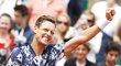 Tomáš Berdych a jeho vítězné gesto po postupu do čtvrtfinále French Open