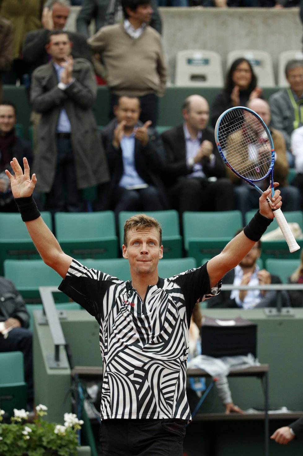 Tomáš Berdych se raduje po postupu do čtvrtfinále French Open