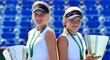 Sestry Linda a Brenda Fruhvirtovy na turnaji do 14 let na pražské Štvanici, patří mezi největší naděje českého tenisu