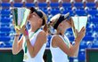 Sestry Linda a Brenda Fruhvirtovy na turnaji do 14 let na pražské Štvanici, patří mezi největší naděje českého tenisu