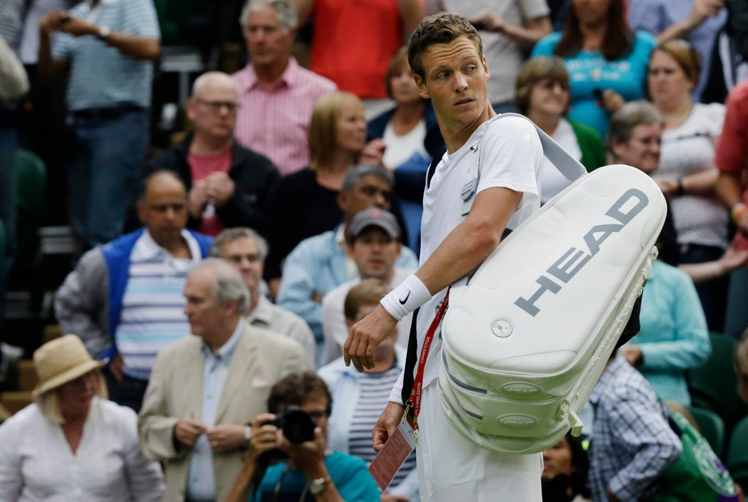 Tomáš Berdych končí na Wimbledonu zklamaný, prohrál už v prvním kole s Lotyšem Gulbisem