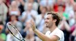 Ernest Gulbis se raduje z vítězství nad Tomášem Berdychem v prvním kole Wimbledonu