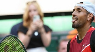 Kyrgios zase zlobil. Sepsul sudího a vzpomněl Nadala. Ale porazil favorita Kyrgios zase zlobil. Sepsul sudího a vzpomněl Nadala. Ale porazil favorita