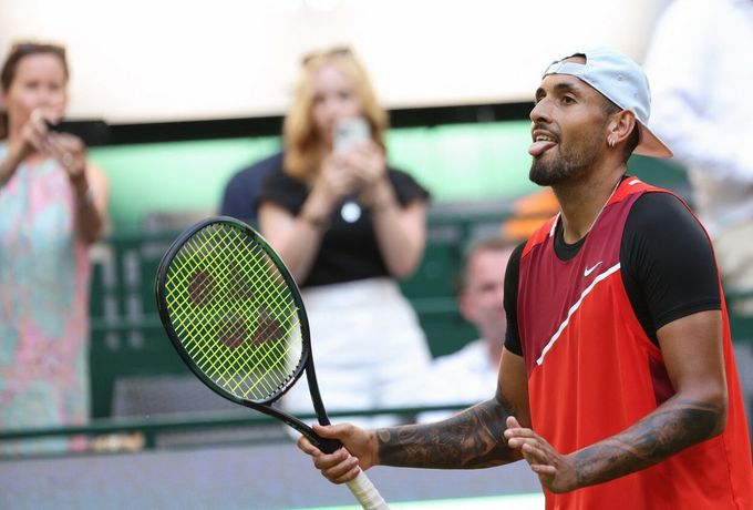 Kyrgios zase zlobil. Sepsul sudího a vzpomněl Nadala. Ale porazil favorita Kyrgios zase zlobil. Sepsul sudího a vzpomněl Nadala. Ale porazil favorita