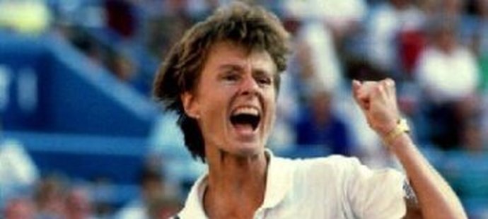 Helena Suková se raduje z vítězství nad Martinou Navrátilovou na US Open v roce 1993