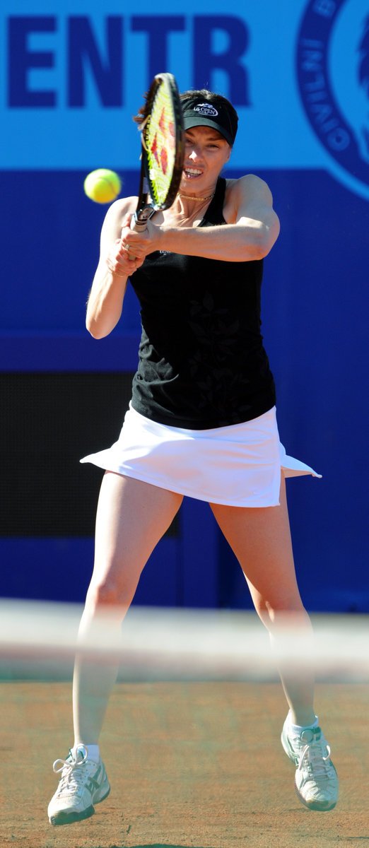 Bývalá tenistka a světová jednička Martina Hingisová při exhibičním utkání s Danielou Bedáňovou