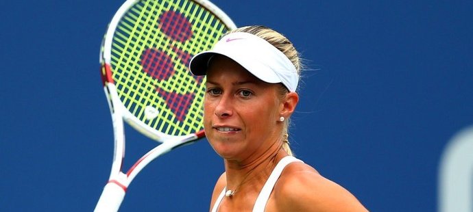 Andrea Hlaváčková předvedla na úvod tenisového turnaje v Québecku velký obrat a zahraje si 2. kolo.