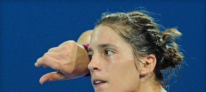 Německá tenistka Andrea Petkovicová opustila při Hopman Cupu kurt v slzách, opět se zranila
