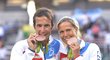 Radek Štěpánek a Lucie Hradecká se radují z bronzových olympijských medailí