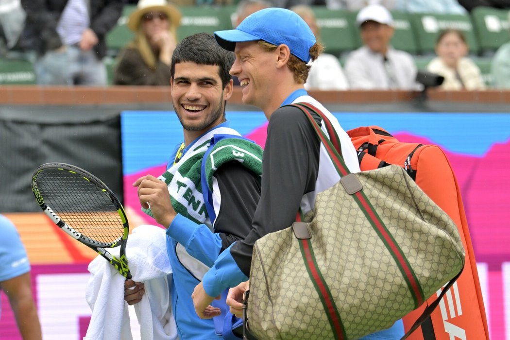 Dva kamarádi, kteří jsou budoucností tenisu - Carlos Alcaraz a Jannik Sinner po semifinále v Indian Wells