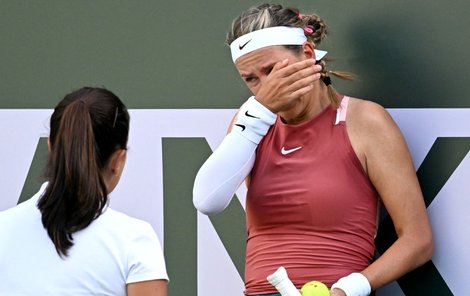 Viktoria Azarenková se rozplakala uprostřed utkání po dvojchybě