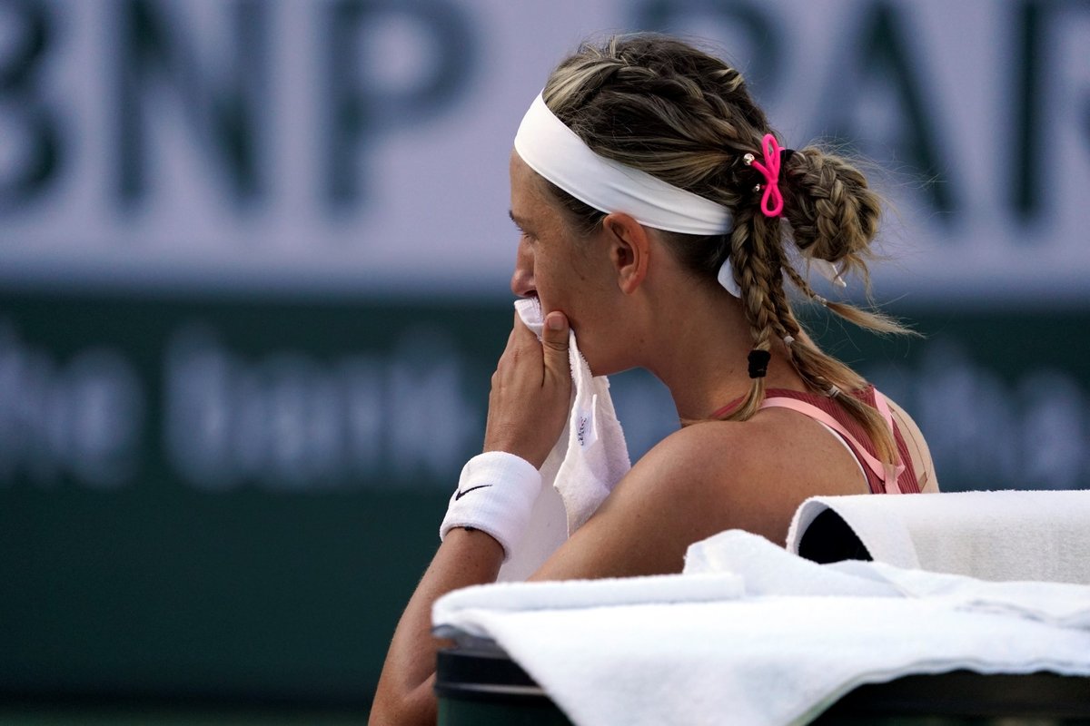 Běloruská tenistka Viktoria Azarenková se v průběhu utkání neubránila slzám