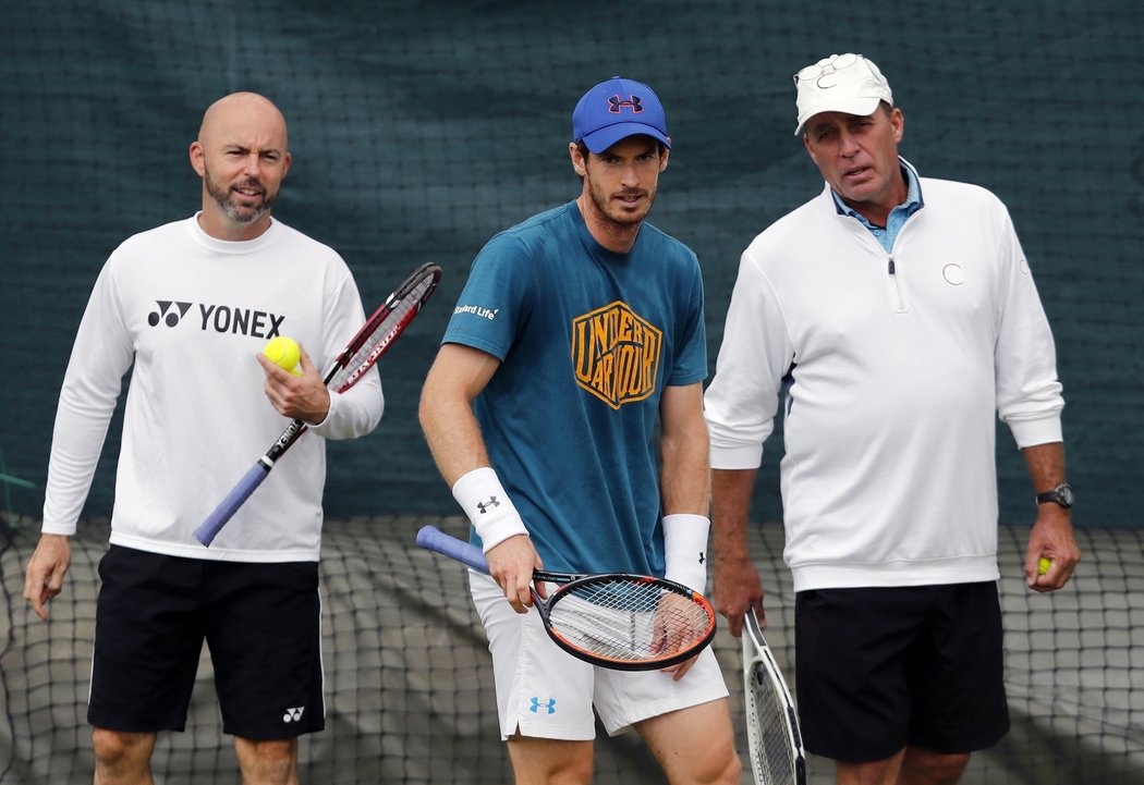 Ivan Lendl (vpravo) opět trénuje Andyho Murrayho