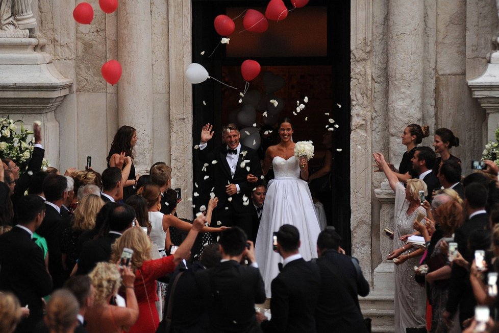 Šťastní novomanželé Bastian Schweinsteiger a Ana Ivanovičová se vzali v Benátkách