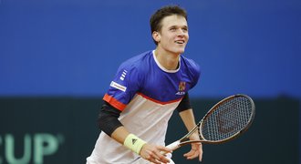 Menšík (17) si užívá Davis Cup: týmu platil večeři, psal si s Djokovičem